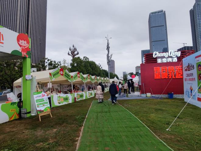 重庆悲催的火锅文化节草坪、音乐会、想6686体育想都美遭遇雨天全泡汤(图4)